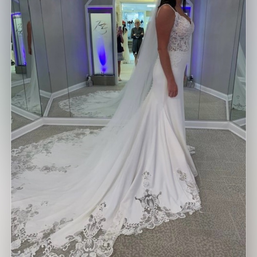 Wedding dress purchased June of 2020 but never worn due to covid restrictions.